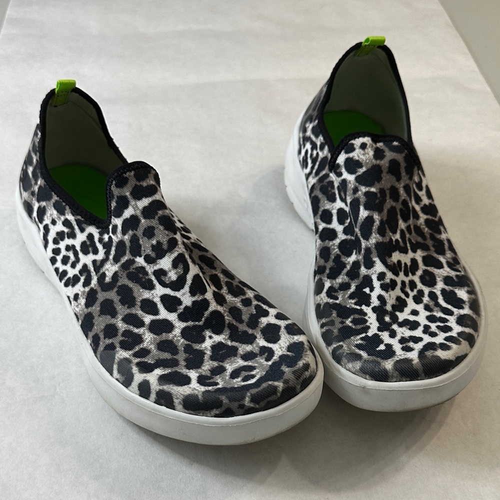 Oofos OOmg eeZee Low Shoe